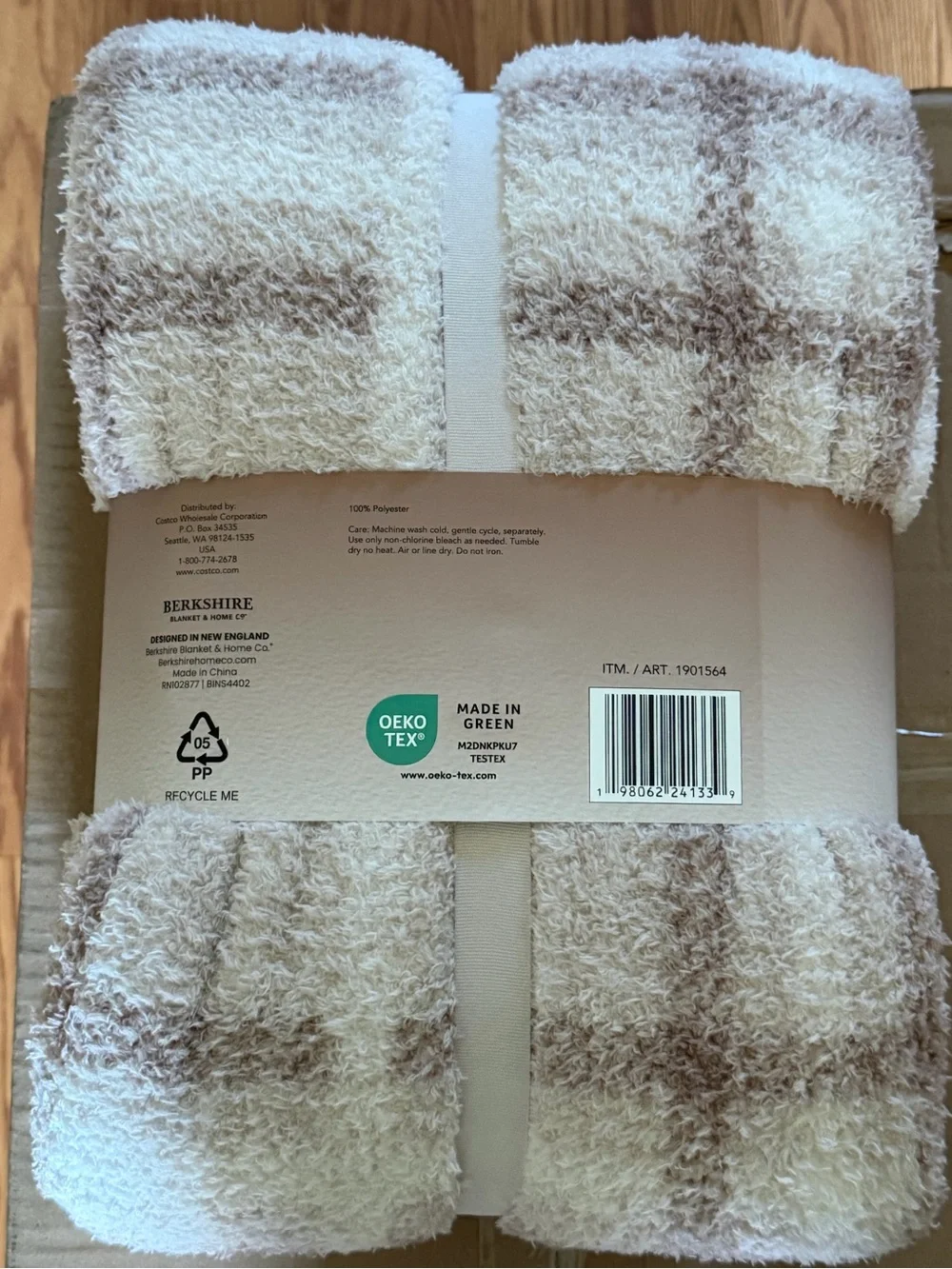 NWT Berkshire Plush Plaid Throw Cream Blanket